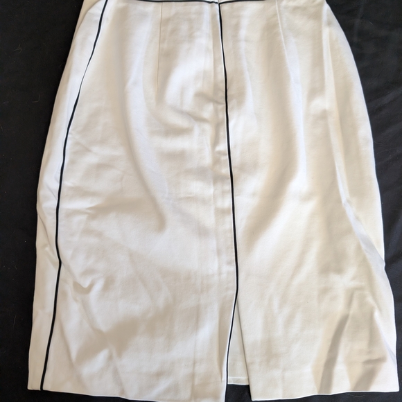 White House Black Market Dresses & Skirts - White House Black Market White Pencil Skirt with Black Piping